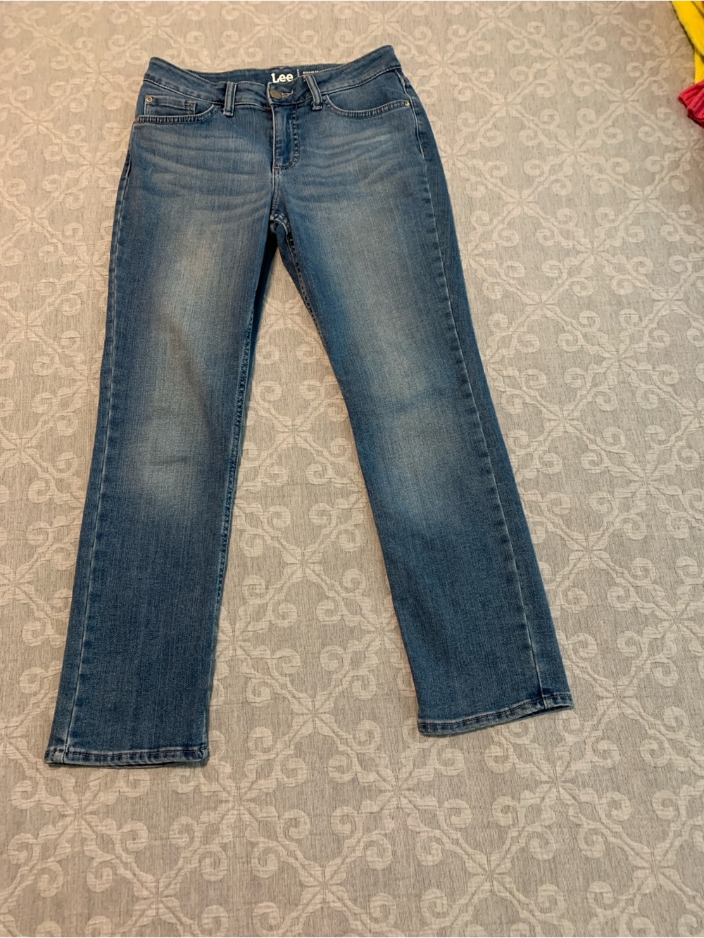 Lee Women's Straight Leg Jeans in Faded Blue Wash (Size 6)